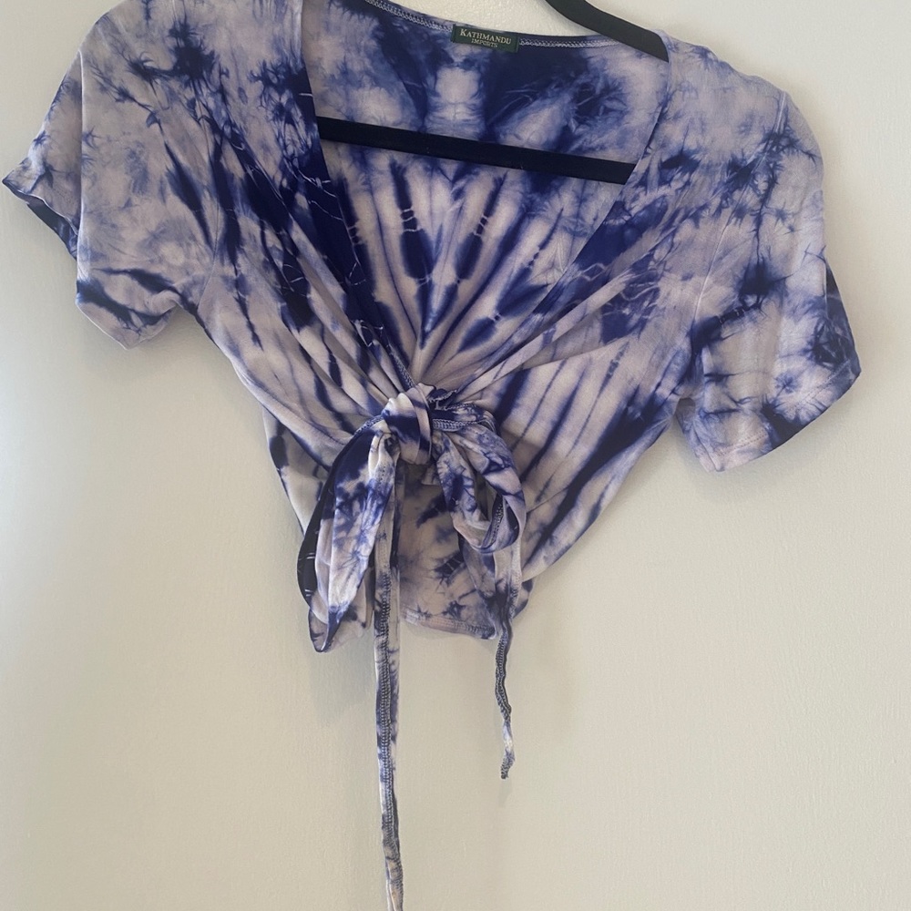 Tie-dyed blue and white crop top! Super flattering on